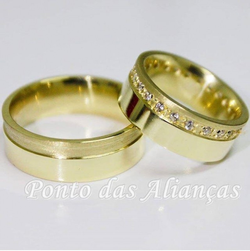 Aliança de Ouro com Pedra por Encomenda Diadema - Aliança de Ouro com Coração