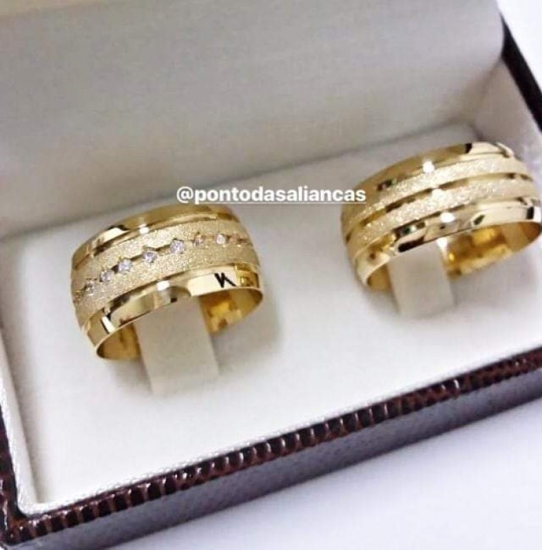 Alianças de Casamento com Pedra Penha - Aliança de Casamento Moderna