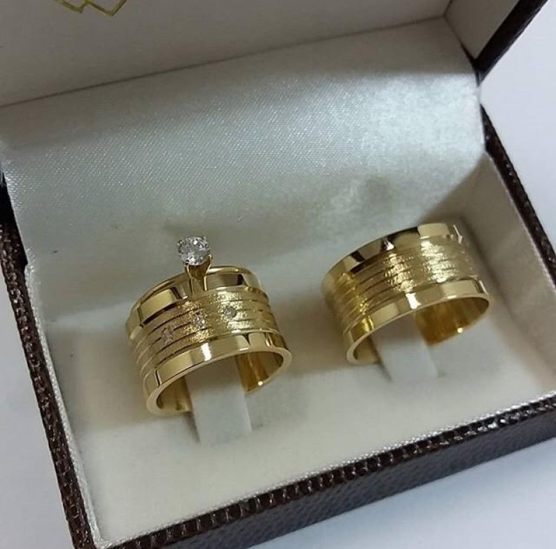 Alianças de Ouro com Pedra Mauá - Aliança de Ouro de Casamento